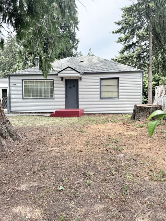 Building Photo - Home on The Cedars in Bremerton.