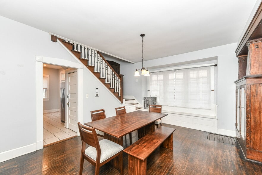 Dining - 2158 N Pennsylvania St