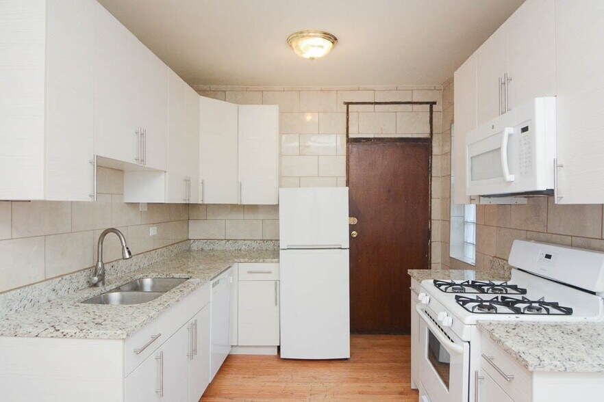 Building Photo - 4232 N Paulina St