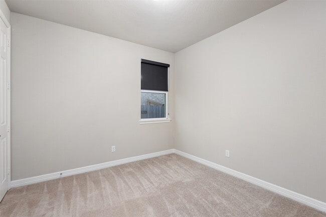 Building Photo - 2116 Sweet Bay Dr