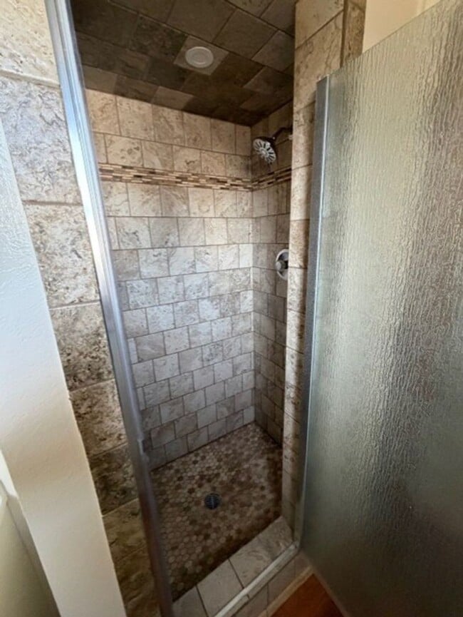 Building Photo - Beautiful 3 Bed 2 Bath House