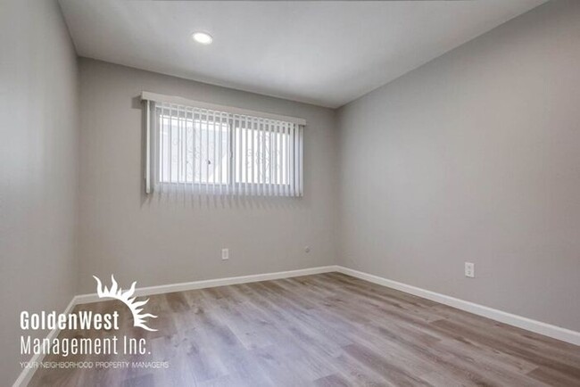 Building Photo - Spacious 3Bdm 2Ba Condo in Mission Valley ...