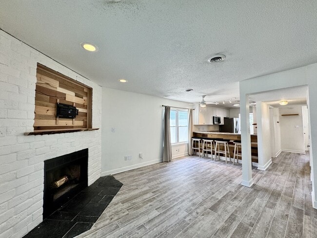 Building Photo - Ready NOW! A Custom Townhouse-Style Duplex Blocks to the Beaches! Fenced Yard - Hot Tub - Pet Fri...