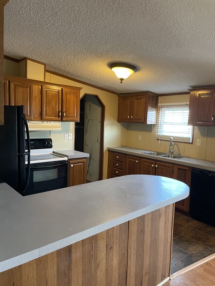 Building Photo - 128 White Pine Blvd