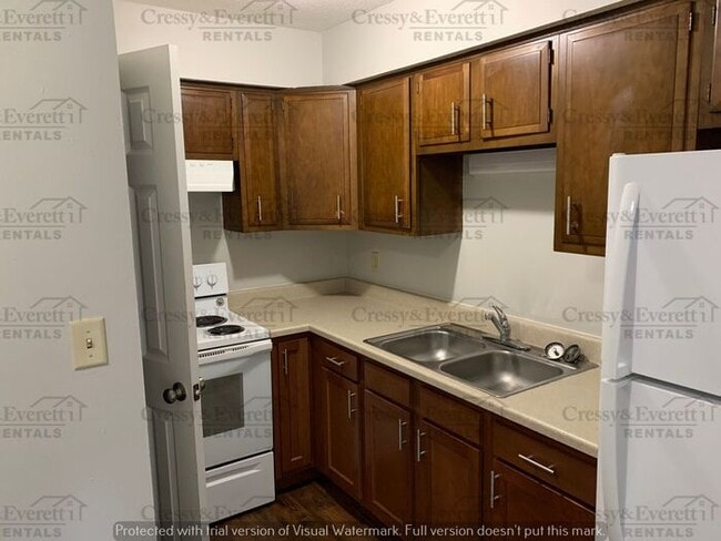 Building Photo - Cozy 1 Bedroom Apt With Balcony
