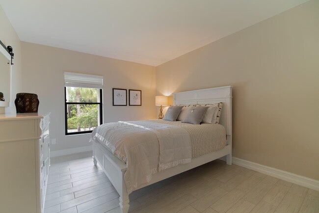Building Photo - 11355 Pond View Dr