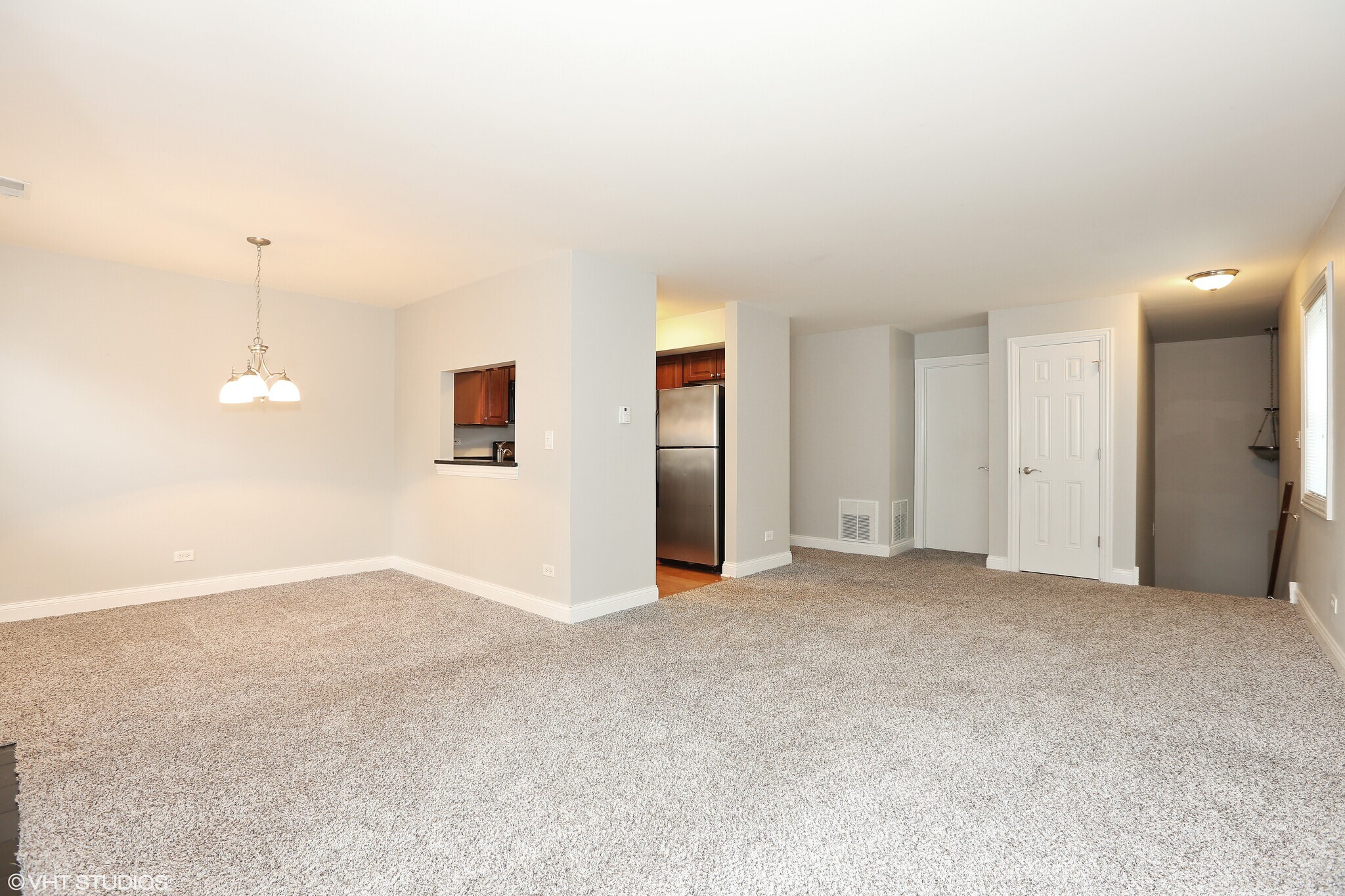 dining area w/ kitchen pass thru - 15 FOXCROFT Rd