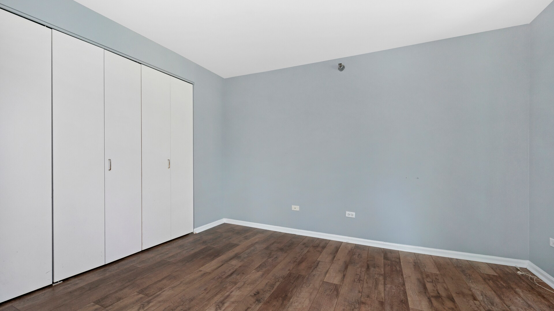 Building Photo - 345 N La Salle Dr