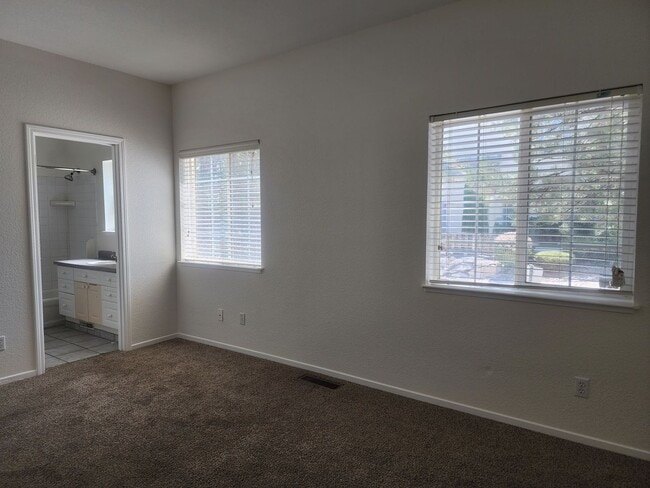 Building Photo - Cute 3 bedroom, 2.5 bath two story home wi...