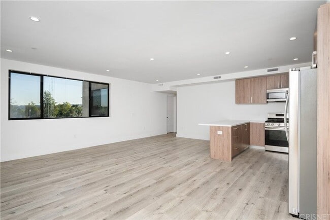 Building Photo - 5923 Laurel Canyon Blvd