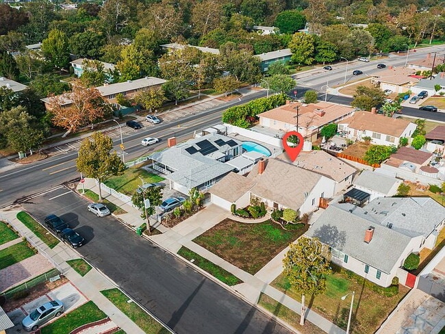 Building Photo - "Spacious 4-Bed, 3-Bath Oasis in Prime Los Angeles Location - 2080 Sq Ft of Comfort!"