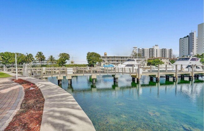 Building Photo - 7900 Harbor Island Dr