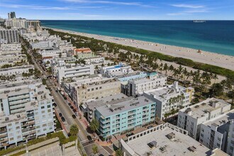Building Photo - 713 Collins Ave