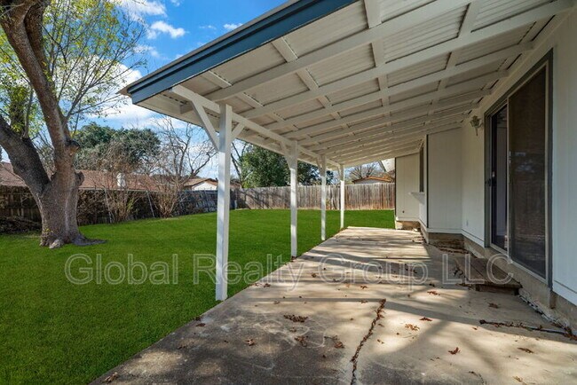 Building Photo - 4834 Sorrento