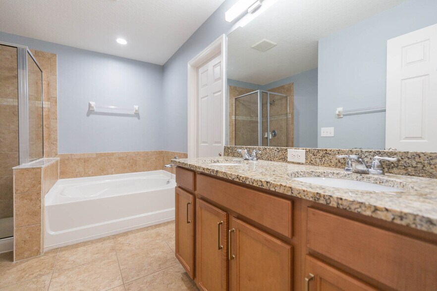 Building Photo - 15939 Fishhawk View Dr