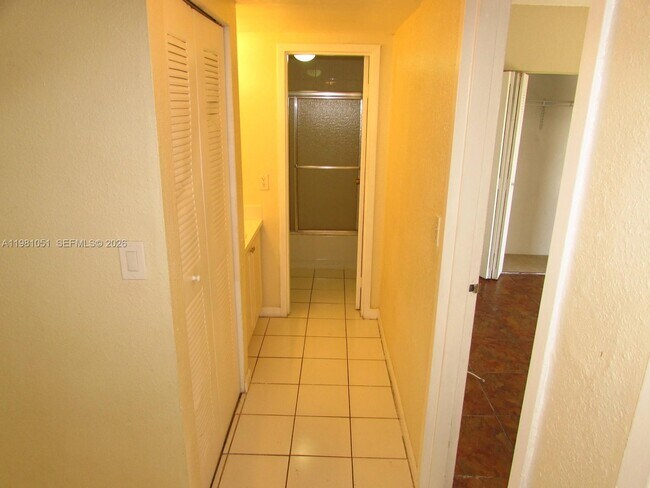 Building Photo - 5100 SW 41st St