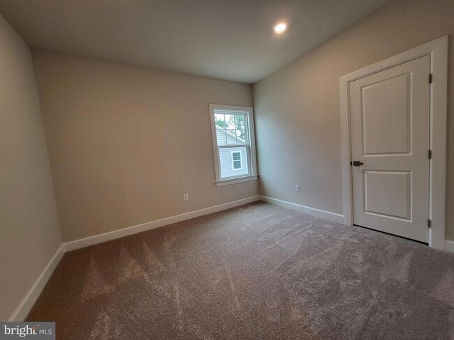 Building Photo - 1617 Phillips Dr
