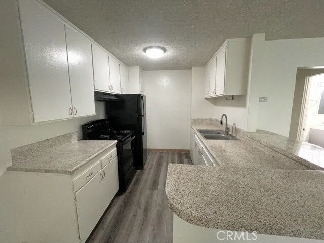 Building Photo - 685 E Vista Chino