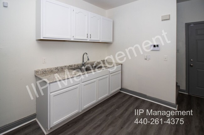 Building Photo - Spacious 4-Bedroom Gem with Modern Upgrade...