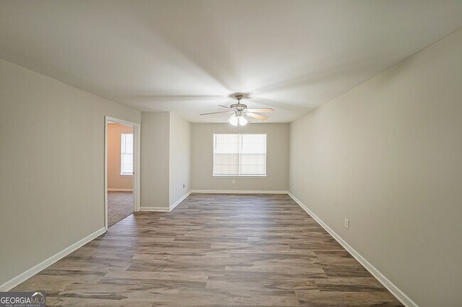 Building Photo - 703 Stonehaven Cir