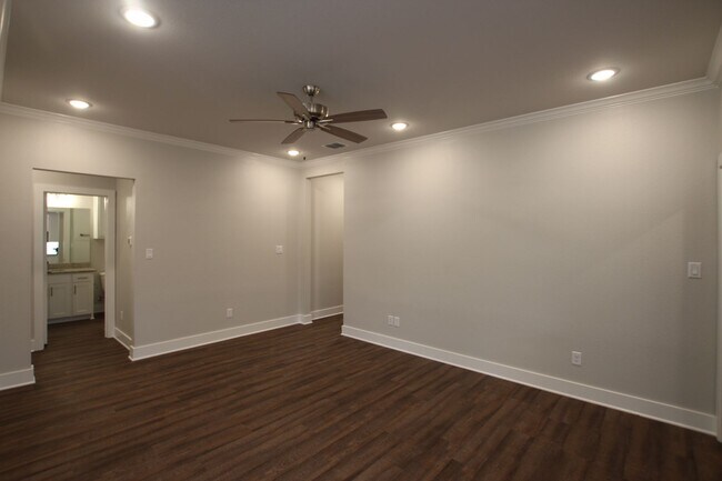 Building Photo - 727 Freedom Way