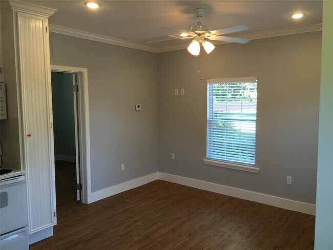 Building Photo - 1107 13th St