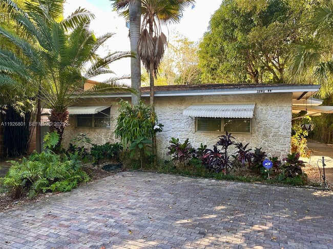 Building Photo - 2842 Coconut Ave