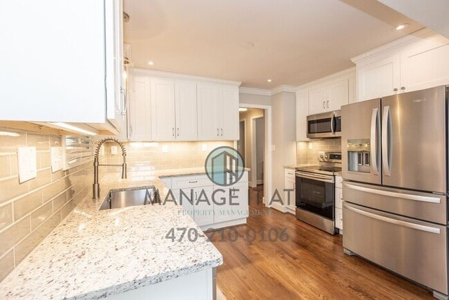 Building Photo - FULLY RENOVATED 2 Bedroom House close to I...