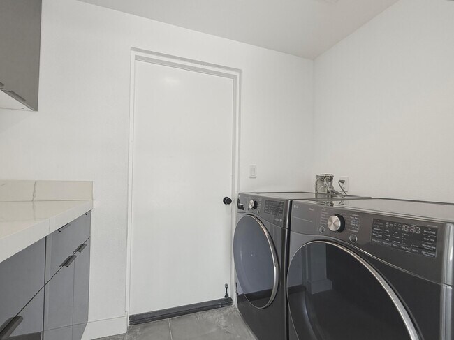 Building Photo - 2197 Jacques Dr