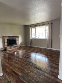 Building Photo - Beautifully Updated Single Level House - B...