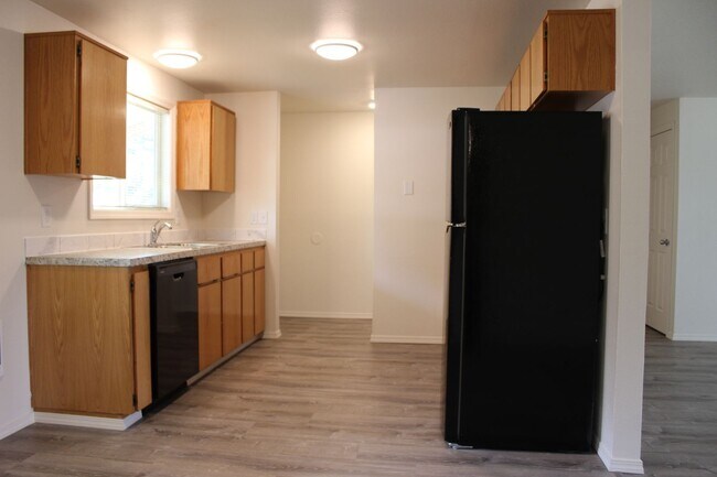 Building Photo - 3 bed single level home in SE Hillsboro