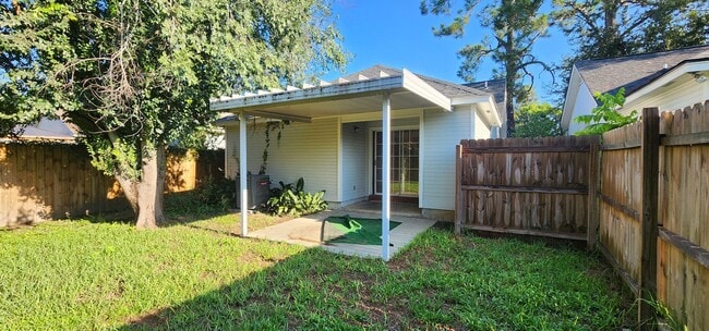 Building Photo - Inviting 3-Bedroom Valdosta Home with Fenc...