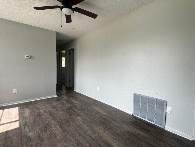 Building Photo - 3313 SW Salinas- AVAILABLE NOW!