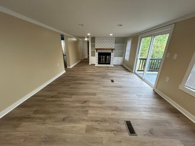 Building Photo - Spacious 3-Bedroom, 2-Bath Mobile Home on 1 Acre – Pet-Friendly and Perfect for Outdoor Living!