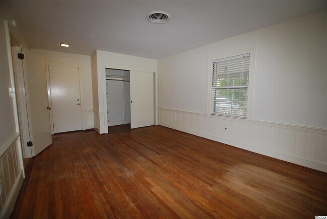 Building Photo - 402 50th Ave N