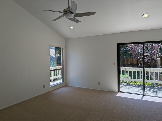 Building Photo - 217 Ada Ave