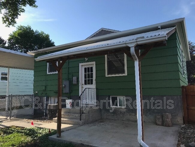 Building Photo - 1230 Yale Ave