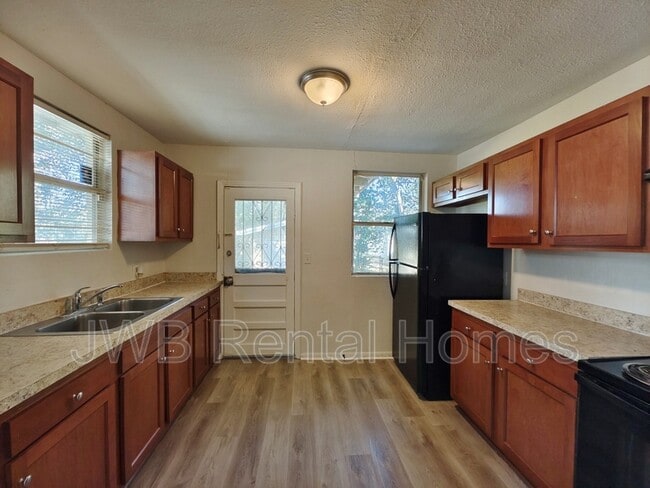 Building Photo - 1593 W 21st St