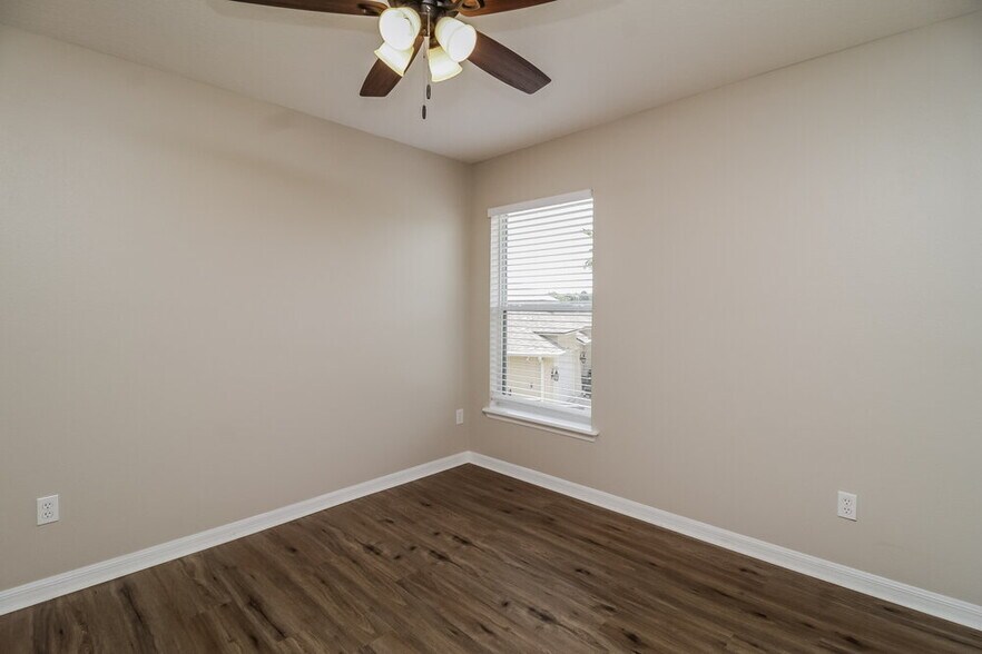 Building Photo - 25130 Ironwedge Dr