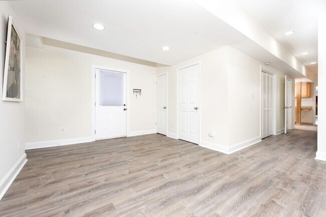 Building Photo - 7715 Mary Cassatt Dr
