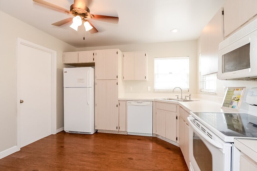Building Photo - 1822 Coyote Pl