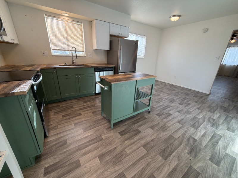 Building Photo - 914 S Del Norte Ave