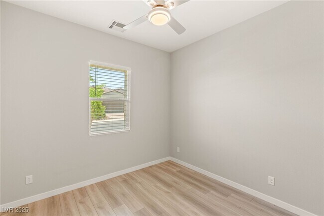 Building Photo - 3391 Stone View Ave