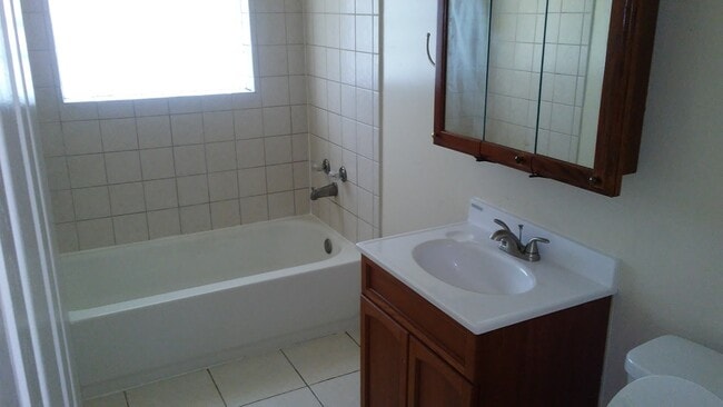 Building Photo - MASON,OHIO - 3 BED, 1  BATH, FAMILY ROOM  $1600  1st month rent free