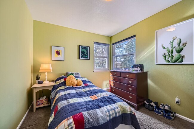 Building Photo - Furnished Downtown Louisville 5BDR Gem