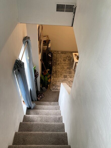 Building Photo - 5819 Bartlett St