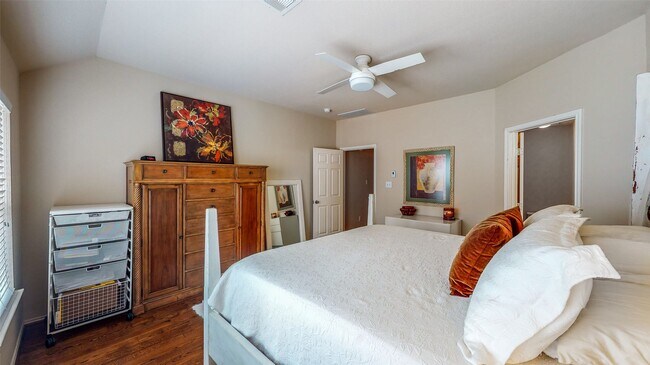 Building Photo - 1321 Paige St