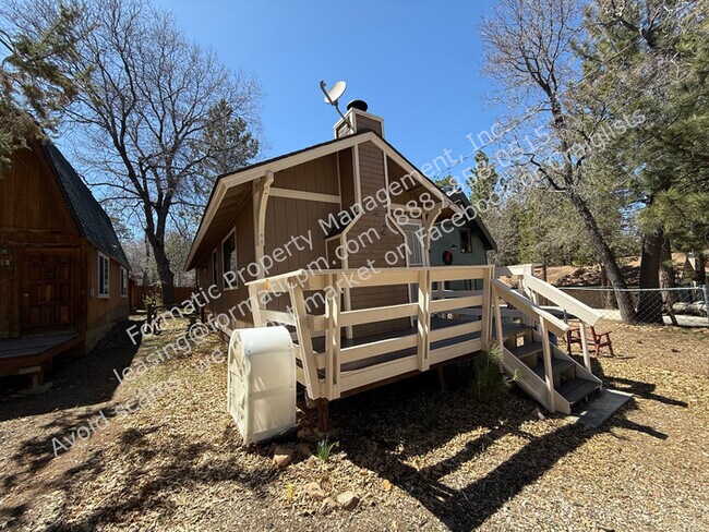 Building Photo - Cozy and Pet-Friendly Cabin in Sugarloaf