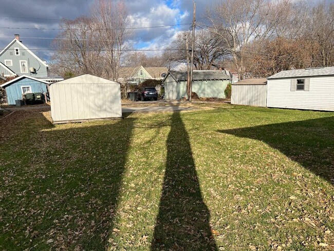 Building Photo - 219 W Market St