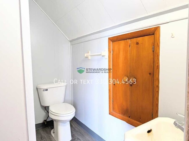 Building Photo - 18 5th St NE